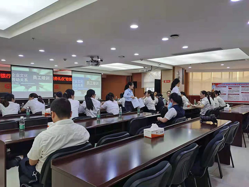 大堂經(jīng)理“職業(yè)道德、服務(wù)禮儀”專(zhuān)項(xiàng)培訓(xùn)